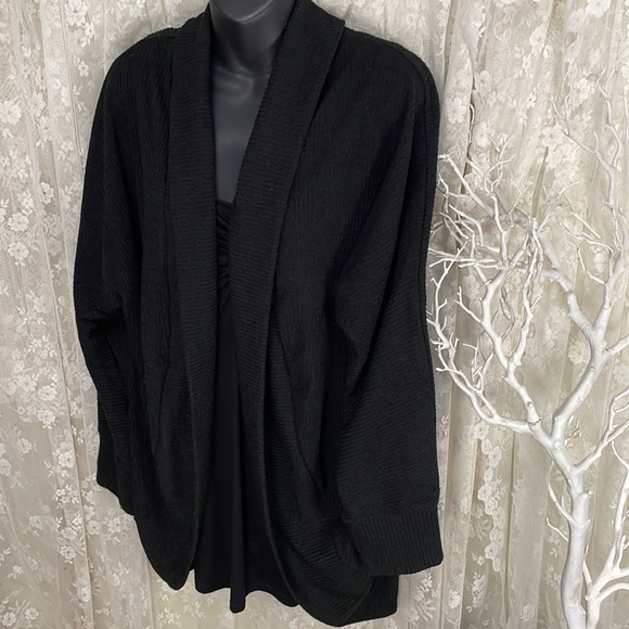She & Sky Deep Black Open Curved Hem Sweater Cardigan - Picture 2 of 7